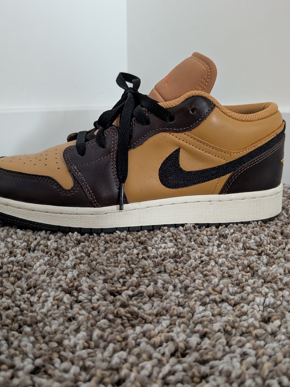Air Jordan 1 Low, Nike Men’s/ Boys Tan & Dark Brown Low-Top Sneakers Size 6.5